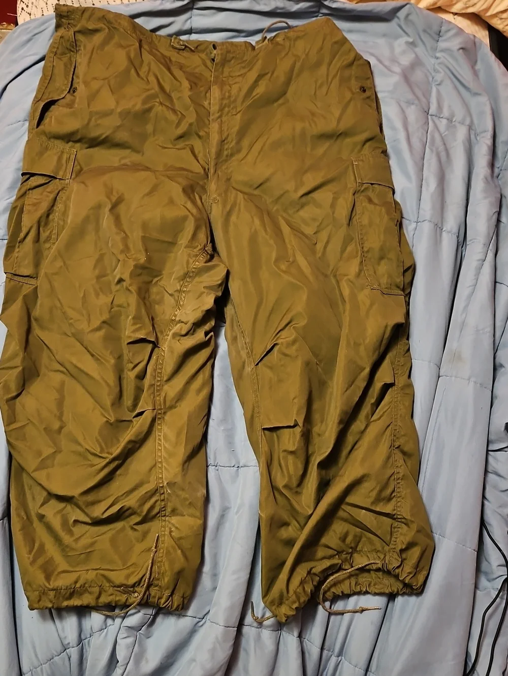 Men's Olive Cargo Snow Pants - Durable Outdoor Utility